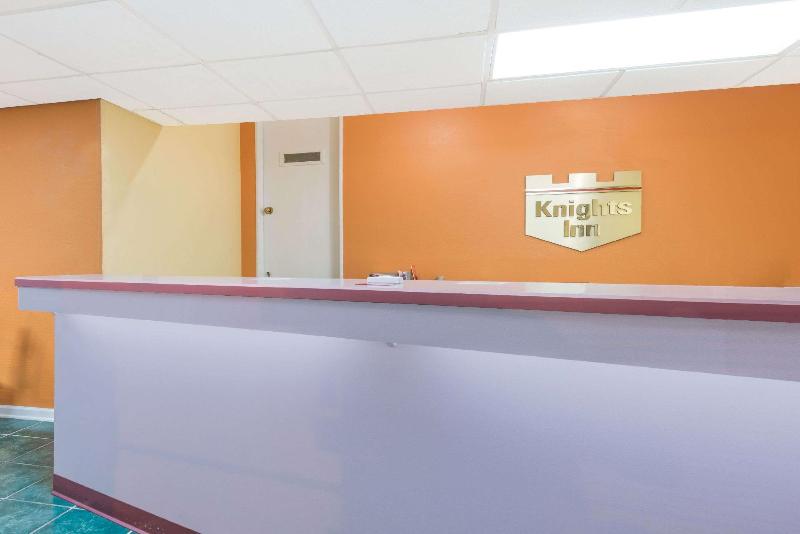 فندق Knights Inn Berea