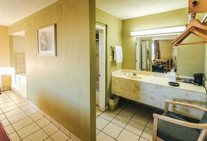 فندق Knights Inn Berea