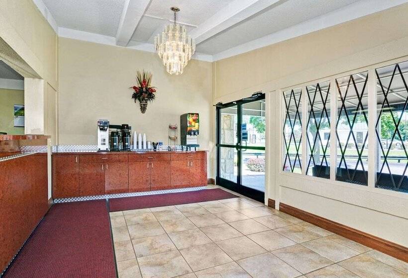 호텔 Knights Inn Charleston West Virginia