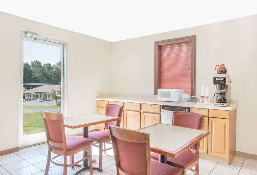 فندق Knights Inn Emporia