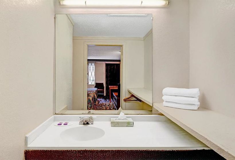 فندق Express Inn