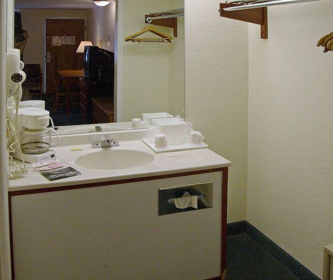 فندق Knights Inn Palm Harbor