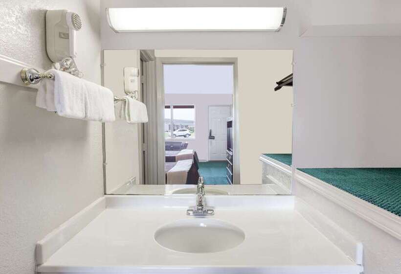 فندق Knights Inn Peru