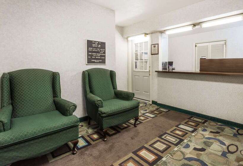 فندق Knights Inn Peru