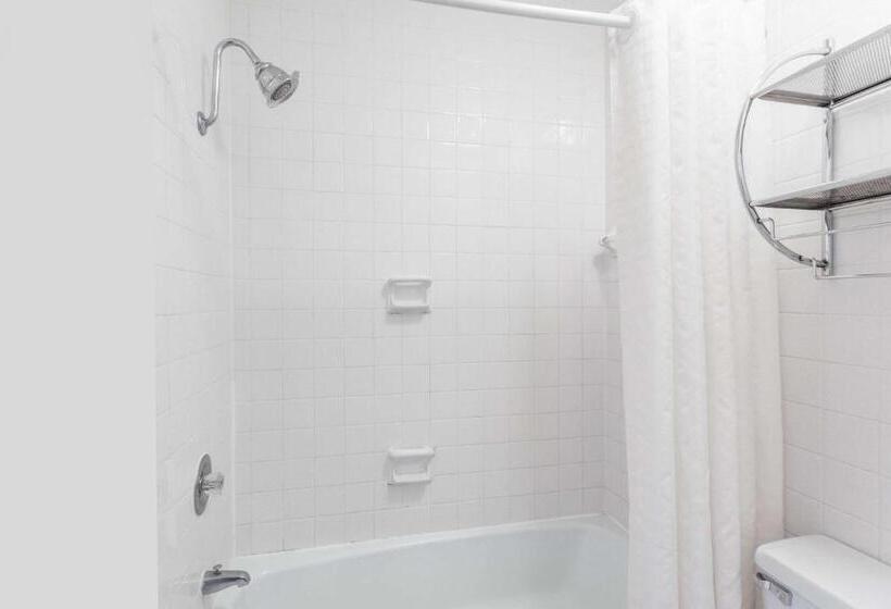 فندق Knights Inn Peru