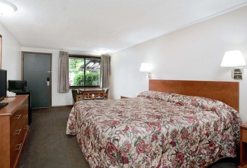 هتل Knights Inn Pittston