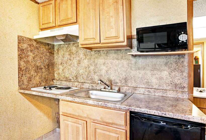 Отель Knights Inn Sterling Heights