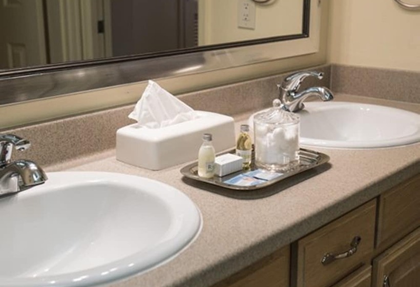 Отель The Lodge At Kingsbury Crossing