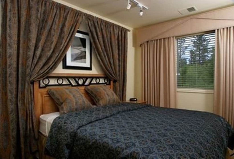 Отель The Lodge At Kingsbury Crossing