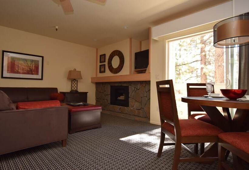 Отель The Lodge At Kingsbury Crossing