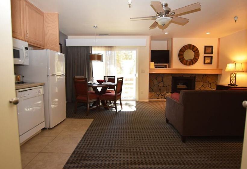 Отель The Lodge At Kingsbury Crossing