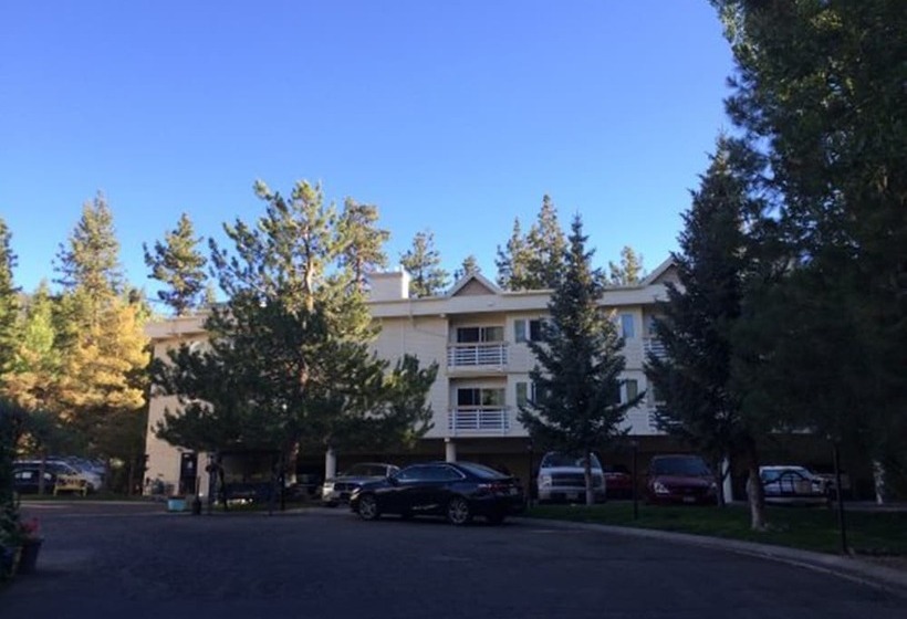 Отель The Lodge At Kingsbury Crossing