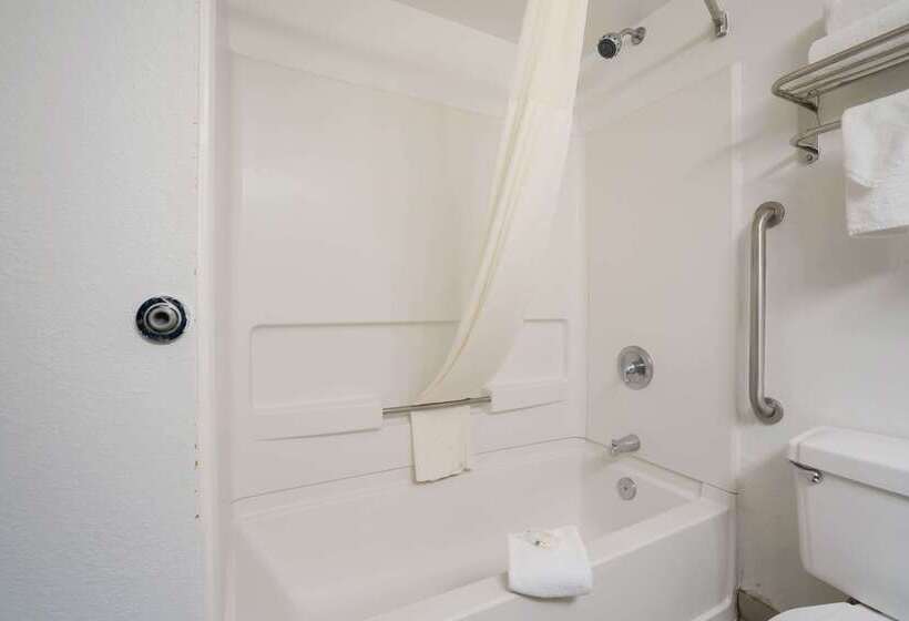 هتل Quality Inn Jacksonville Near Camp Lejeune