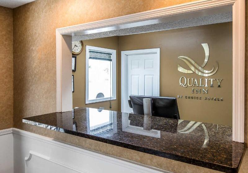 호텔 Quality Inn