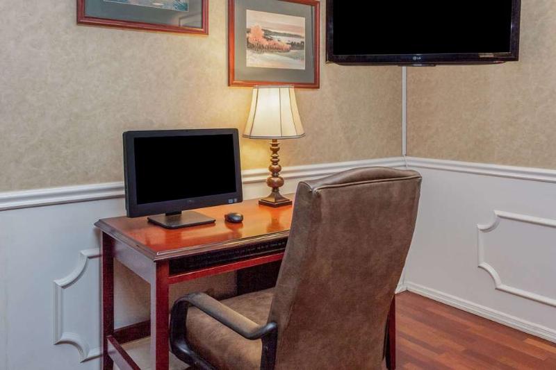 ホテル Red Roof Inn & Suites Calhoun