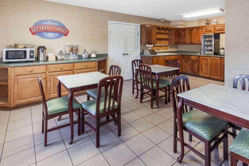 ホテル Red Roof Inn & Suites Calhoun