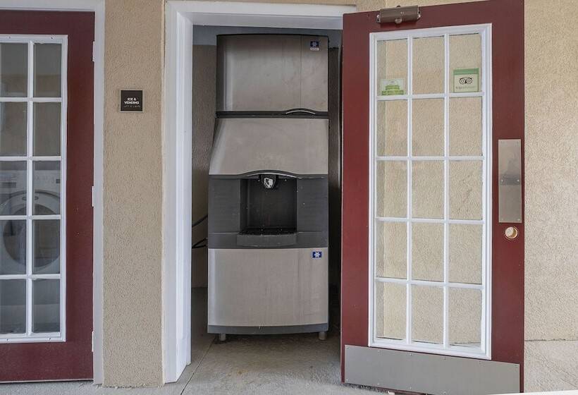 ホテル Red Roof Inn & Suites Calhoun