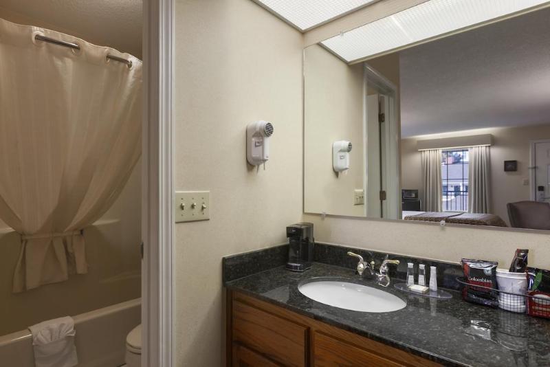 فندق Red Roof Inn & Suites Calhoun