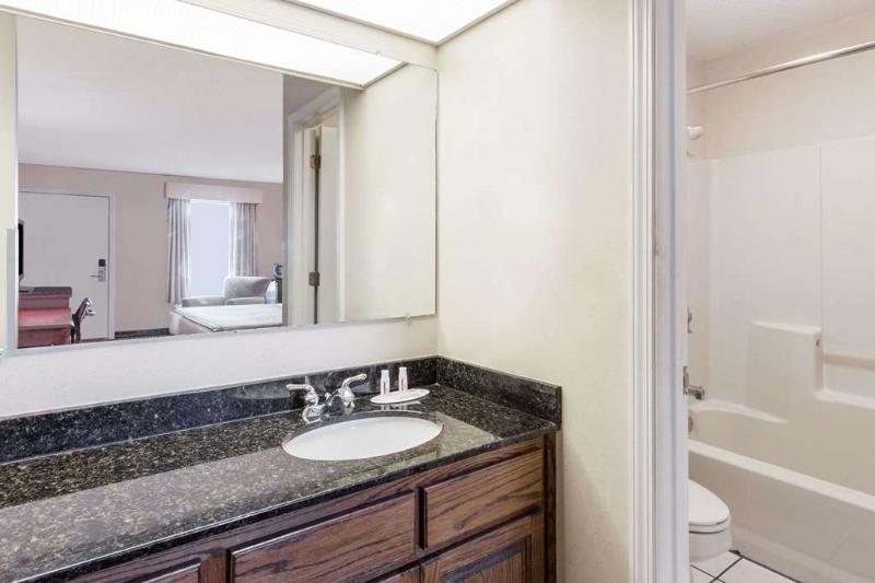 ホテル Red Roof Inn & Suites Calhoun