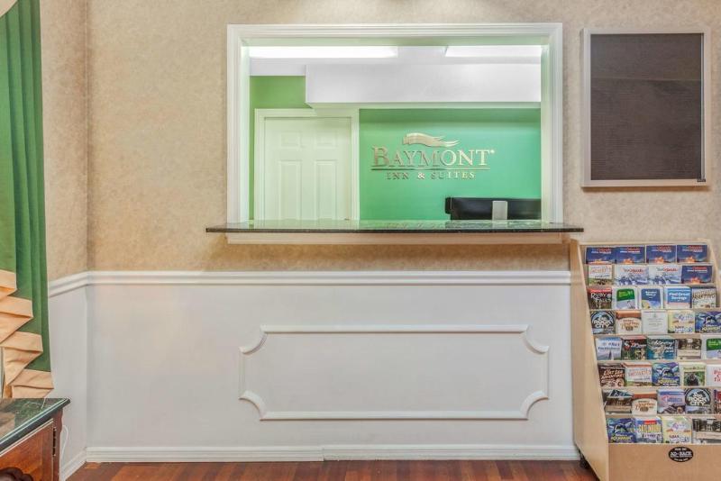 ホテル Red Roof Inn & Suites Calhoun