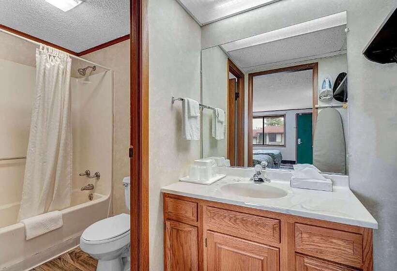 ホテル Days Inn By Wyndham Liverpool Syracuse