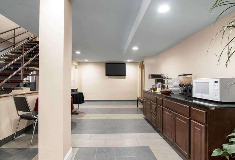 ホテル Rodeway Inn