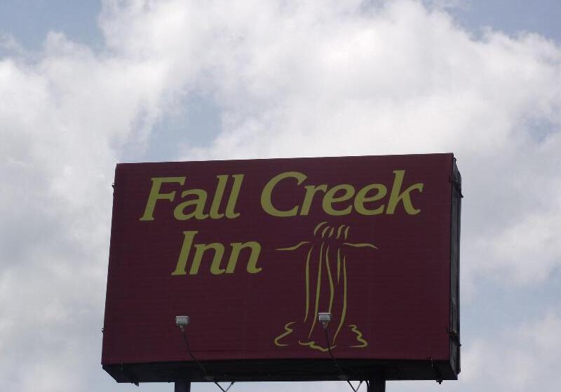 فندق Suburban Studios Cookeville