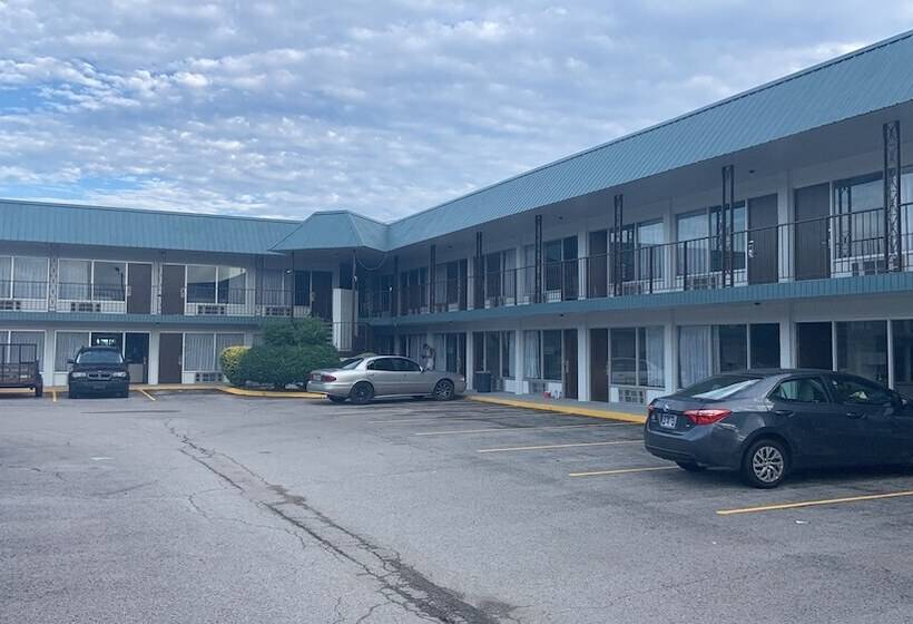 فندق Suburban Studios Cookeville