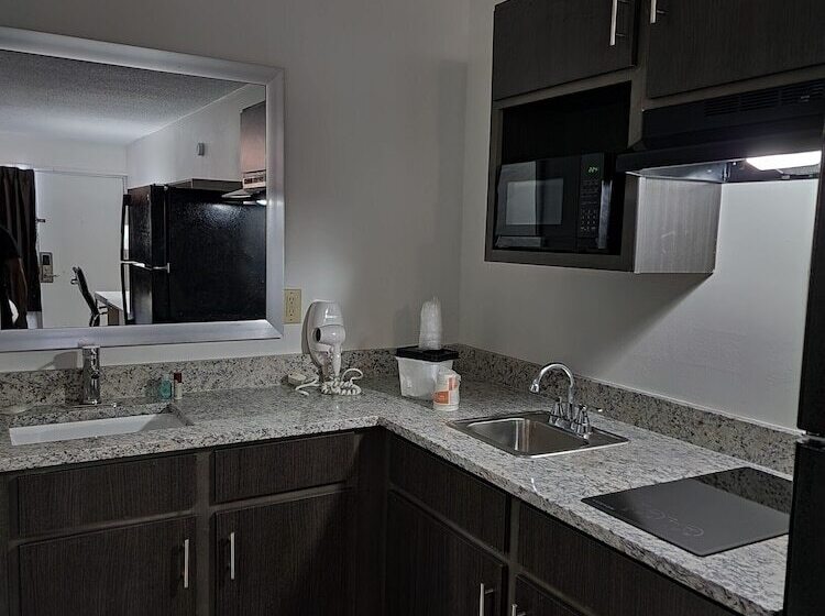 فندق Suburban Studios Cookeville