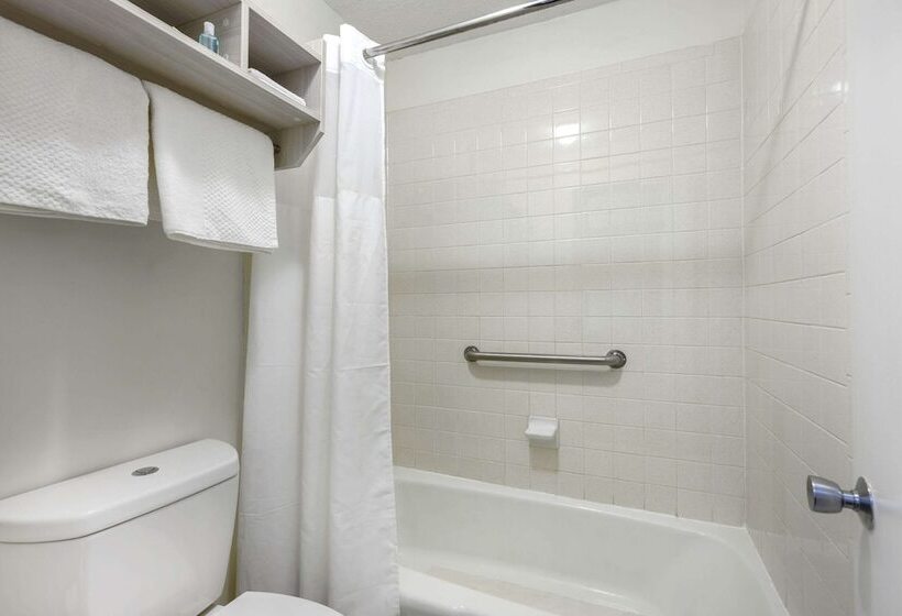 فندق Suburban Studios Cookeville