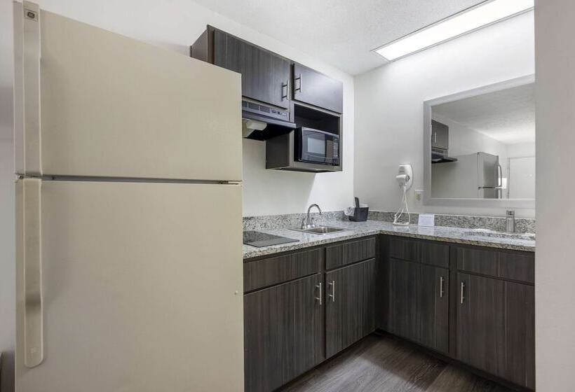 فندق Suburban Studios Cookeville