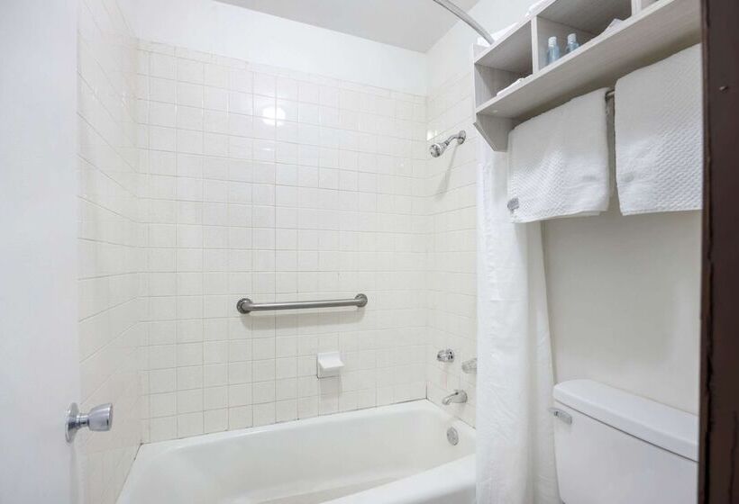 فندق Suburban Studios Cookeville