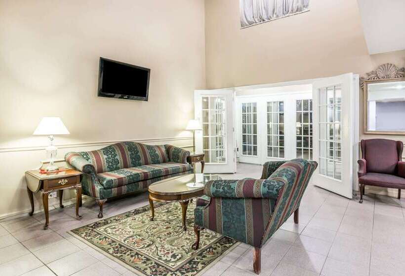 ホテル Super 8 By Wyndham Clinton