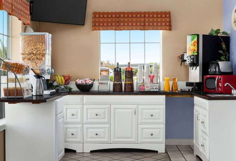 호텔 Super 8 By Wyndham Foley