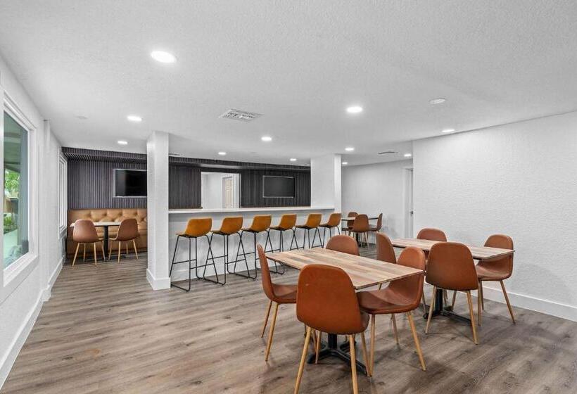 호텔 Super 8 By Wyndham Kissimmee Orlando