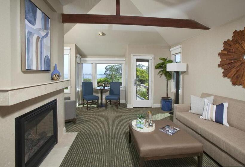 호텔 The Inn At The Tides