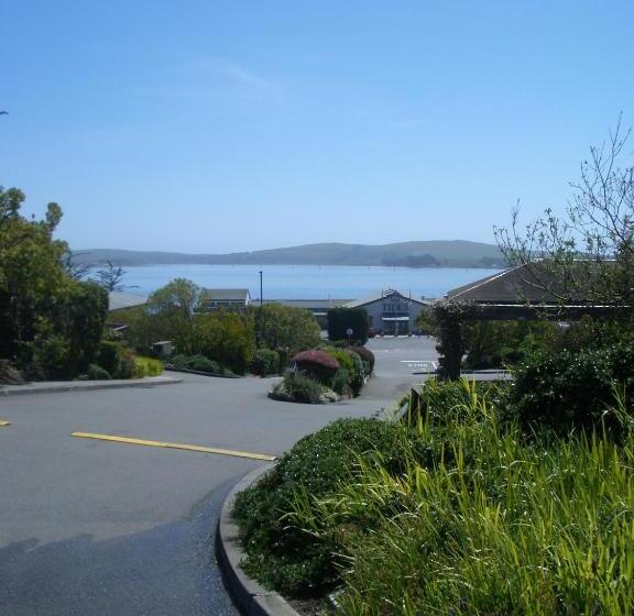 호텔 The Inn At The Tides