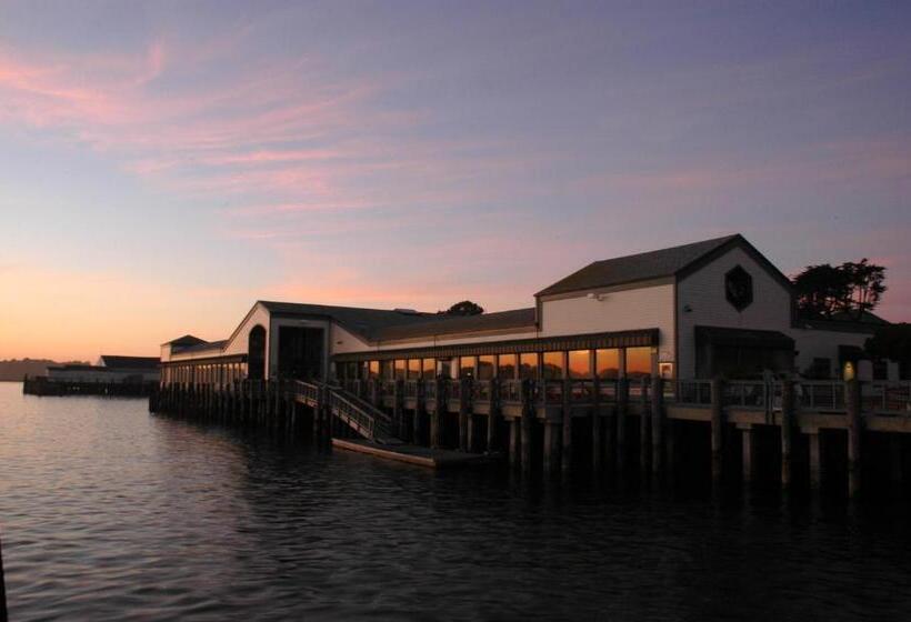 호텔 The Inn At The Tides