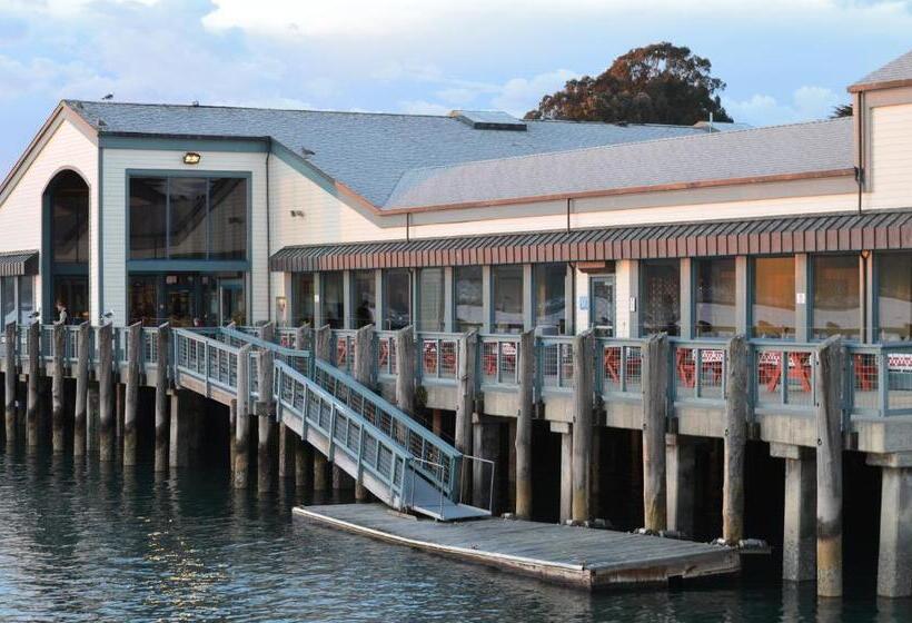 호텔 The Inn At The Tides