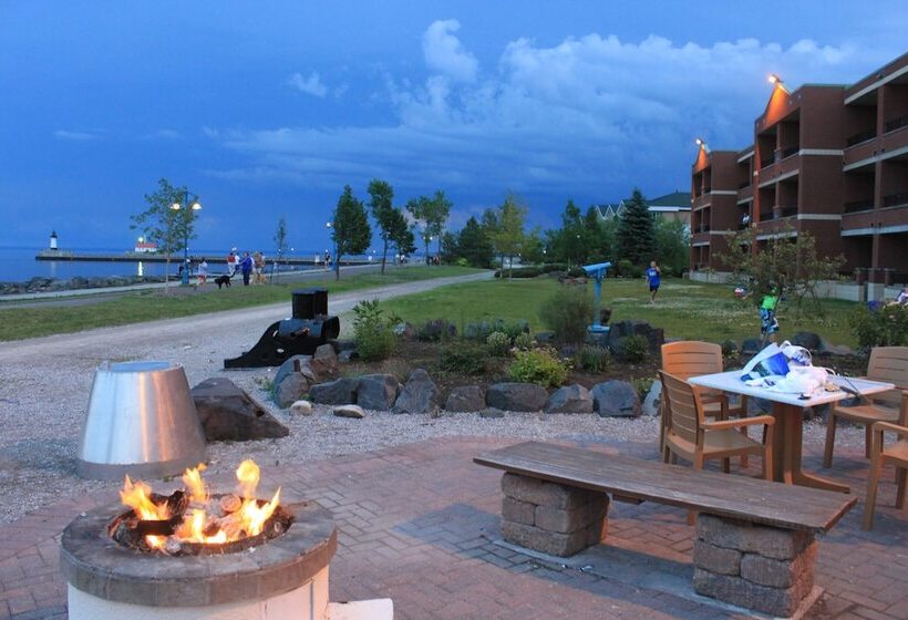 בית מלון כפרי The Inn On Lake Superior