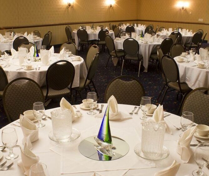 هتل The Inn On Lake Superior