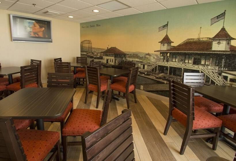 هتل The Inn On Lake Superior