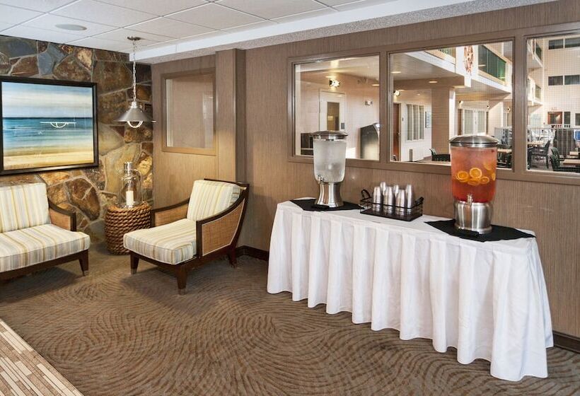 هتل The Inn On Lake Superior