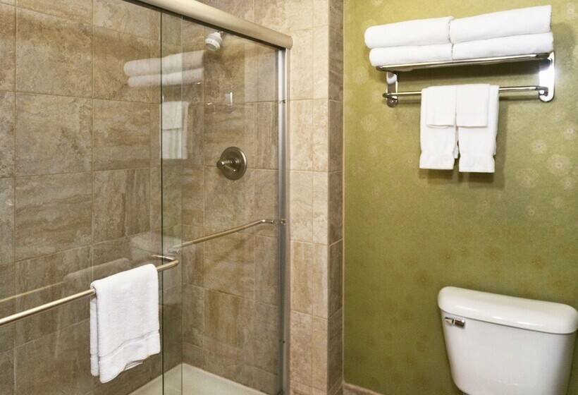 هتل The Inn On Lake Superior