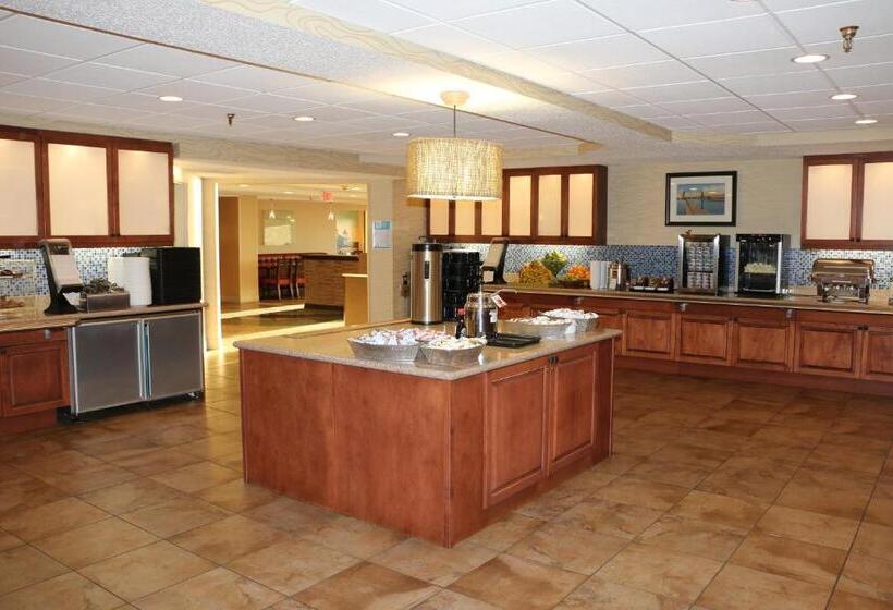 هتل The Inn On Lake Superior