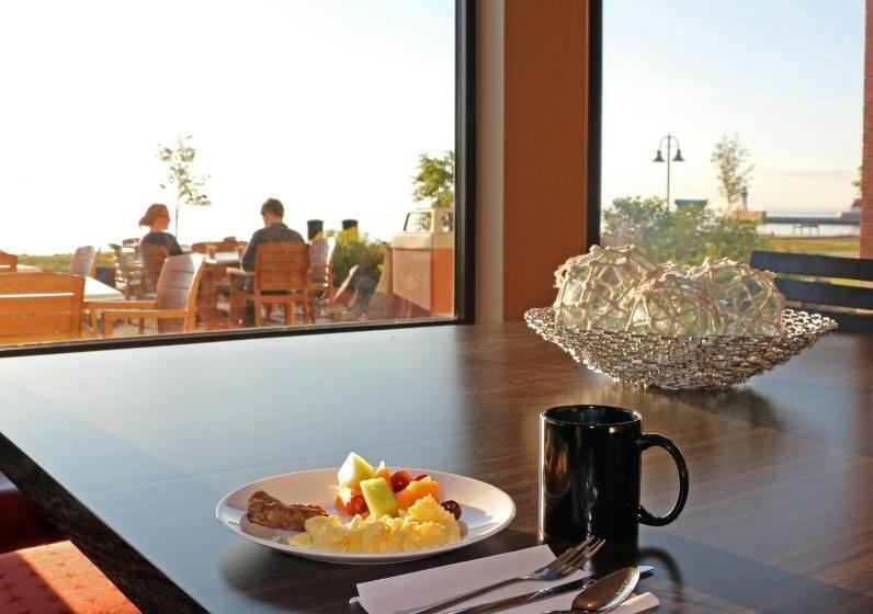 בית מלון כפרי The Inn On Lake Superior