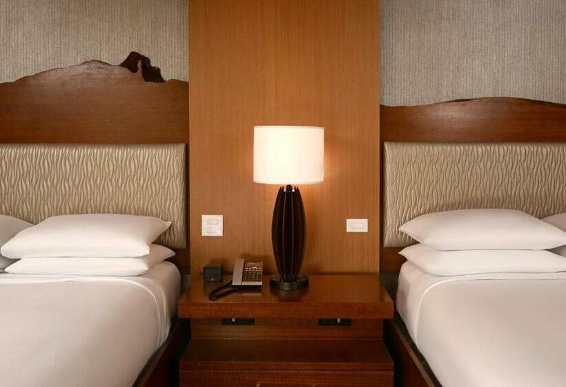 Отель The Inverness Denver, a Hilton Golf & Spa Resort