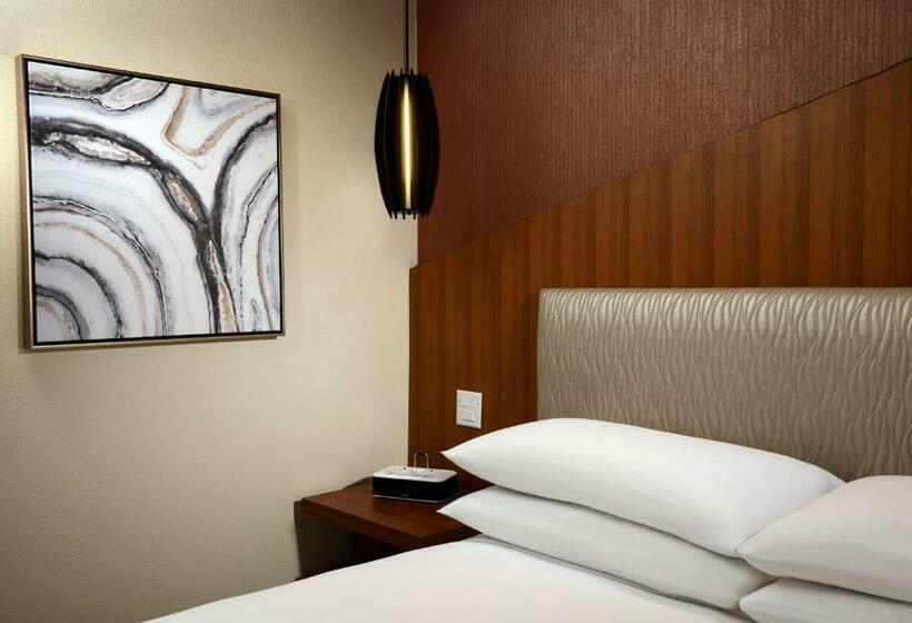 Отель The Inverness Denver, a Hilton Golf & Spa Resort