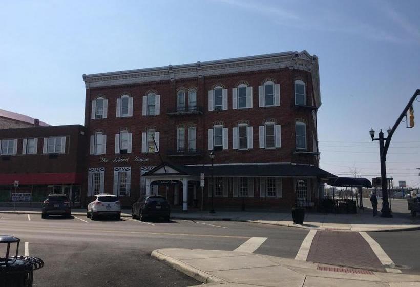 Отель The Island House