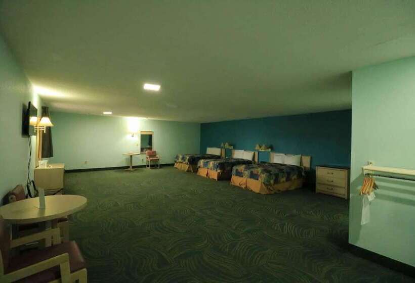 בית מלון כפרי Travelodge By Wyndham Parkersburg